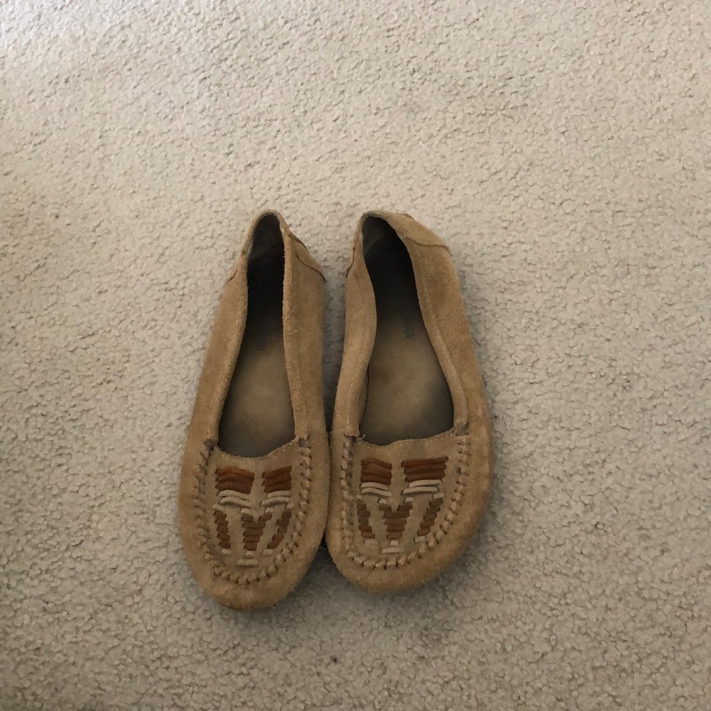 Women’s size 8 Minnetonka moccasins